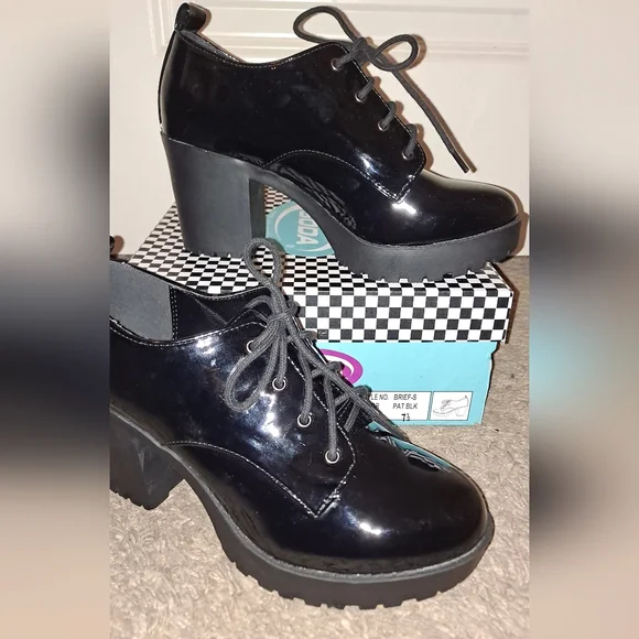 SODA Brief Lace Up Block Heel Womens Shoes Size 7.5 (used) - Picture 10 of 10